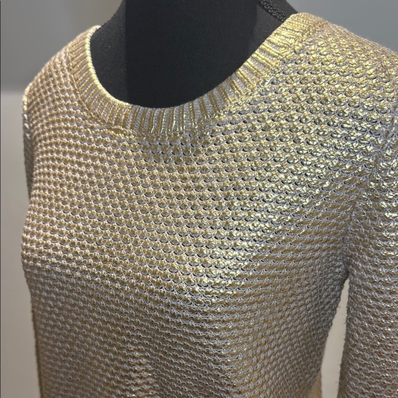 H&M Cream Crew Neck Sweater with Textured Knit and Relaxed Fit - Picture 4 of 7